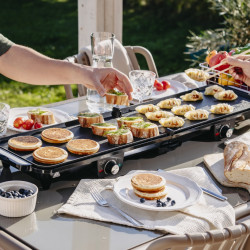 Adler AD 6617 összecsukható kettős elektromos grill, 3000 W, 180°-os kinyitás, 96×26 cm, tapadásmentes sütőlapok, 2 termosztát, zsírfogó tálca, fekete
