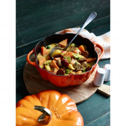 Чугунена тенджера във формата на тиква Staub Pumpkin P687129, 24 см, 3.45 л, Индукция и фурна до 240C, Емайлно покрития, Оранжев