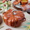Чугунена тенджера във формата на тиква Staub Pumpkin P687129, 24 см, 3.45 л, Индукция и фурна до 240C, Емайлно покрития, Оранжев