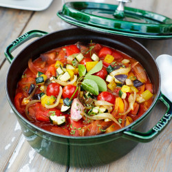 Staub La Cocotte Cast Iron Pot 40509-361-0, 6.7 L, 28 cm, -20°C to 260°C, Enamel, Lid with Droplet Pattern, Induction, Green