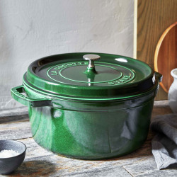 Χυτοσίδηρη κατσαρόλα Staub La Cocotte 40509-361-0, 6,7 λ, 28 εκ, -20 °C έως 260 °C, Σμάλτο, Καπάκι με αντιολισθητική επιφάνεια, Για επαγωγικές εστίες, Πράσινο