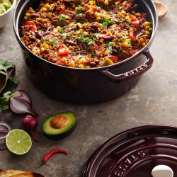 Staub La Cocotte Cast Iron Pot 40502-278-0, 6.7 L, 28 cm, -20°C to 260°C, Enamel, Lid with Droplet Pattern, Induction, Bordeaux