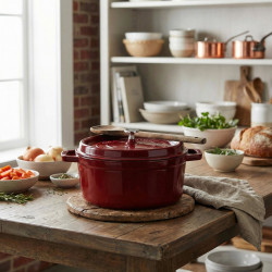 Χυτοσίδηρη κατσαρόλα Staub La Cocotte 40502-278-0, 6,7 λίτρα, 28 εκ., -20 °C έως 260 °C, σμάλτο, καπάκι με αντισταγόνική επιφάνεια, κατάλληλη για επαγωγικές εστίες, μπορντό
