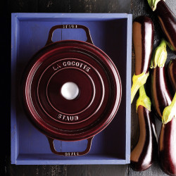 Oala din fonta Staub La Cocotte 40502-278-0, 6,7 l, 28 cm, de la -20°C pana la 260 °C, Emailata, Capac cu structura anti-picaturi, Toate plitele inclusiv inductie, Bordeaux