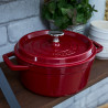 Чугунена тенджера Staub La Cocotte 40502-278-0, 6.7 л, 28 см, -20°C До 260°C, Емайл, Капак с капкова структура, Индукция, Бордо
