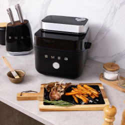 Φριτέζα θερμού αέρα Smeg Collezione AFC01BLMAU, 1450 W, 7,3 λ, 40-200 °C, 7 προγράμματα, Διπλή λειτουργία, Έλεγχος μέσω οθόνης αφής, Χρονοδιακόπτης, LED, Μαύρο