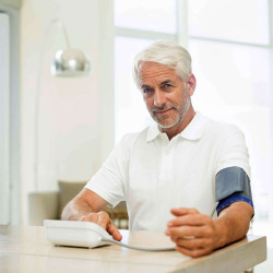 Beurer BM 26 Blood Pressure Monitor, Memory, Automatic Measurement, Arrhythmia Detection, White